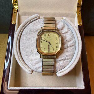 Vintage 1980s Timex Q Day-Date Gold Tone Men's Watch, 32mm